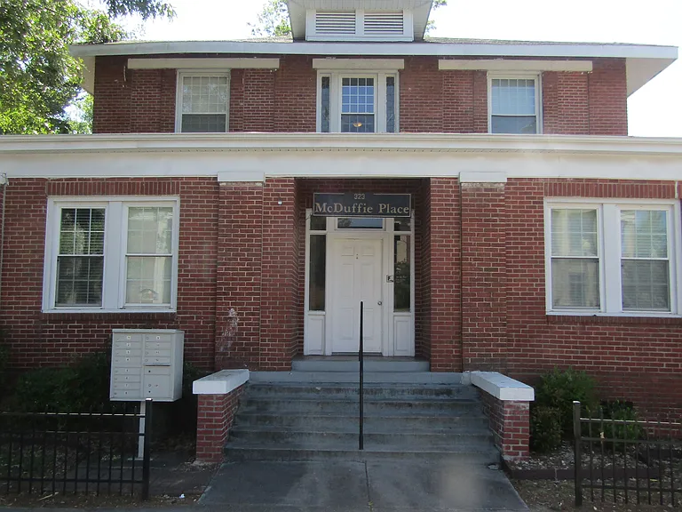 323 N McDuffie St #8 — Photo 1