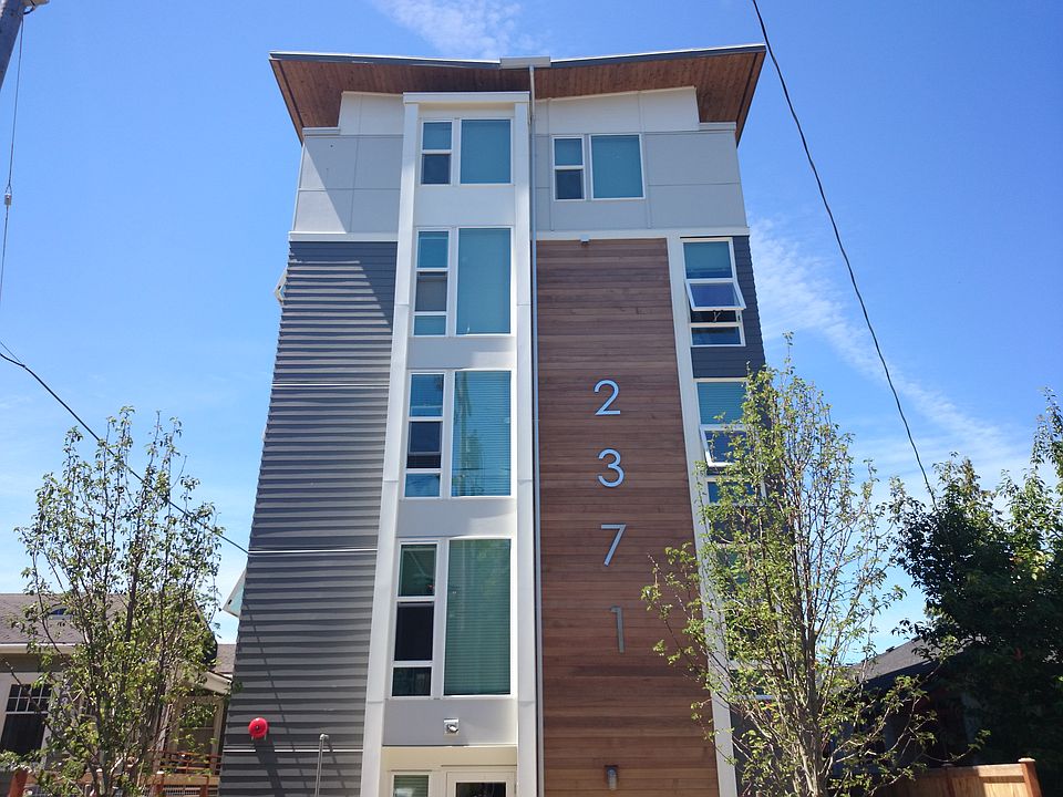 1st image of 2371 Franklin Ave E
