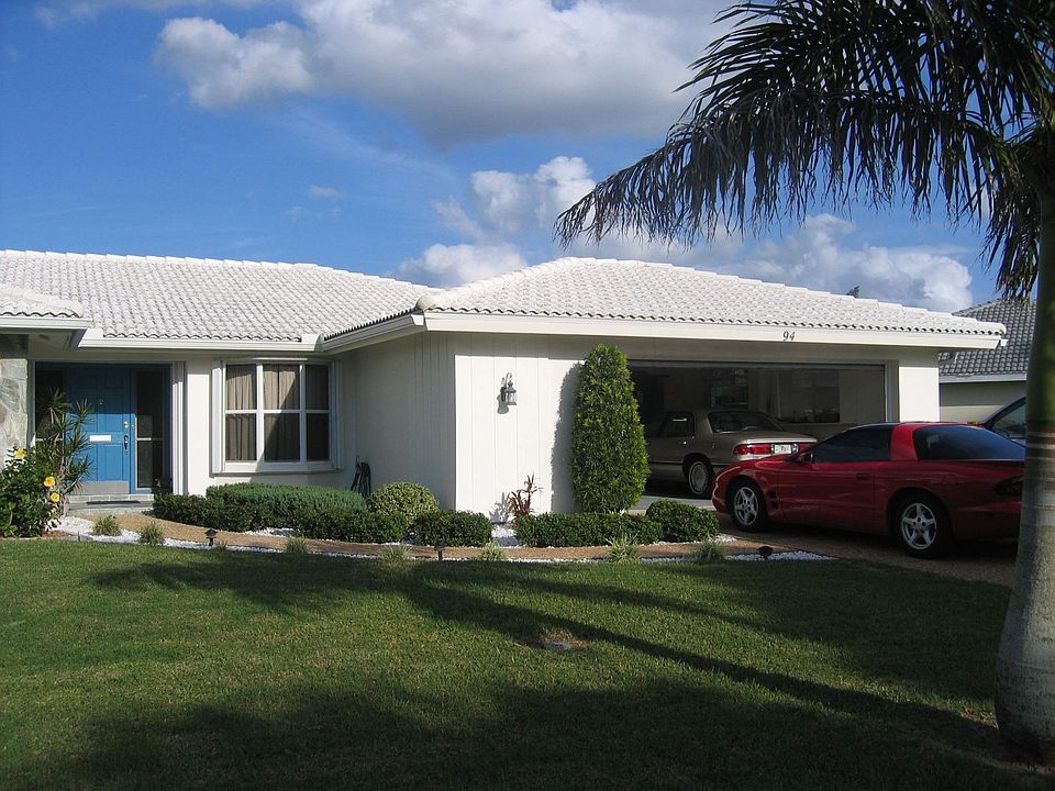 front w/ garage