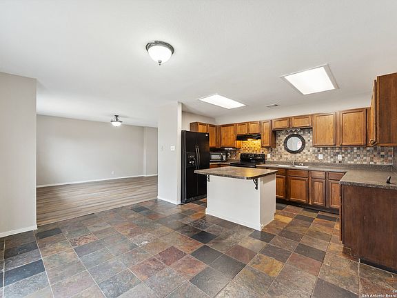 5th image of 1003 FILLMORE DR