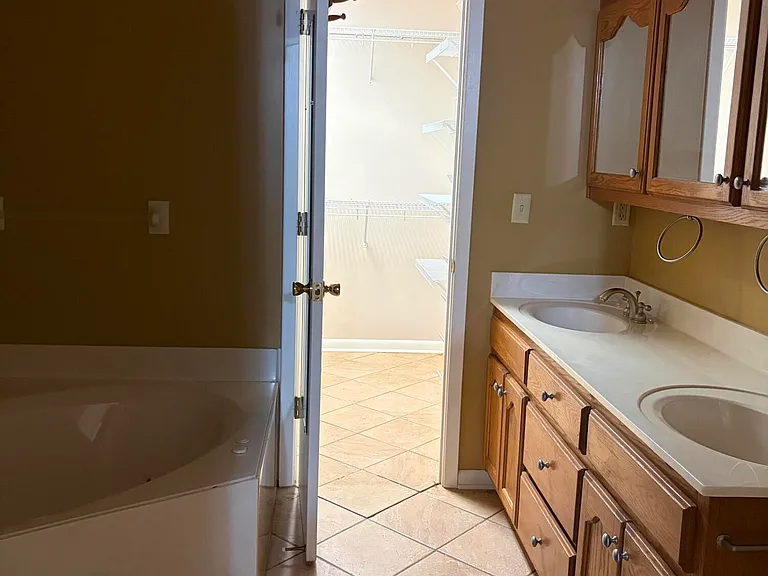 870 Green Acres Dr — Photo 22