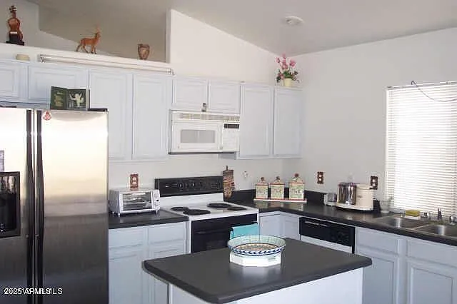 3 bed, 2.5 bath, 1740 sqft, $2,395 — Photo 4