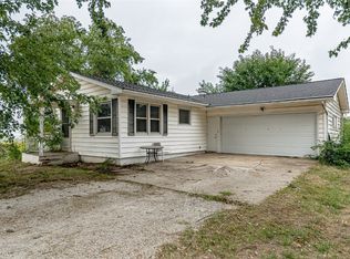 5104 Cedar View Dr, Cedar Rapids, IA 52404