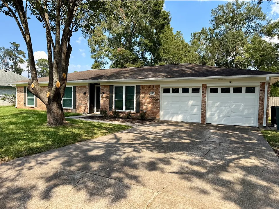 1180 Chatwood Dr