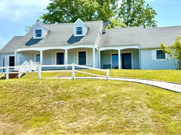 https://photos.zillowstatic.com/fp/1b7089a3d9eddbea11d8eff90b62ea33-p_e.webp