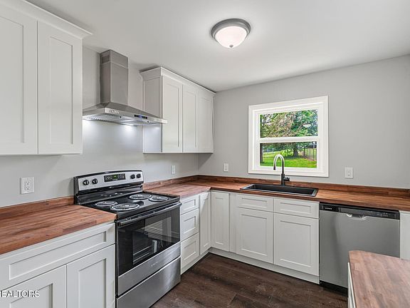 3rd image of 137 Scott Ln