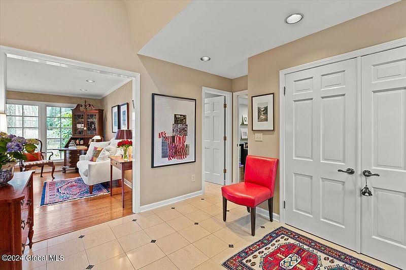 5th image of 31 Colonial Green