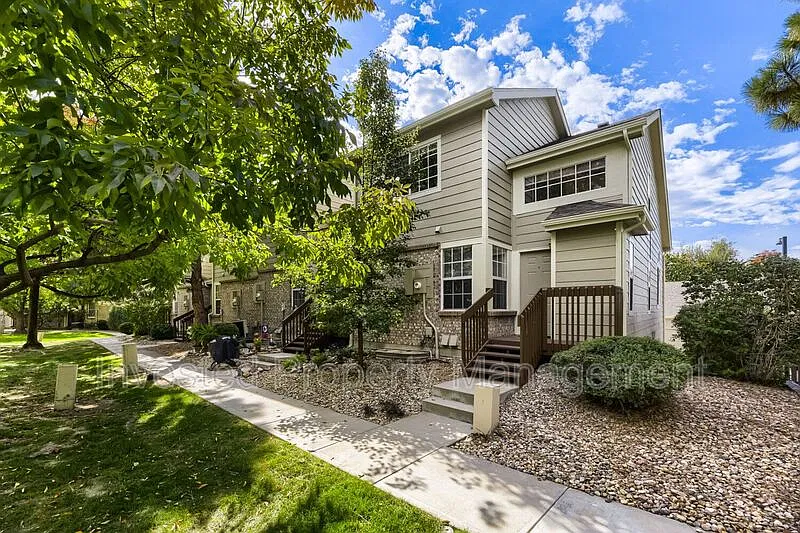 1470 S Quebec Way #129