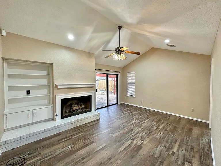 1103 NW Willow Pl — Photo 13