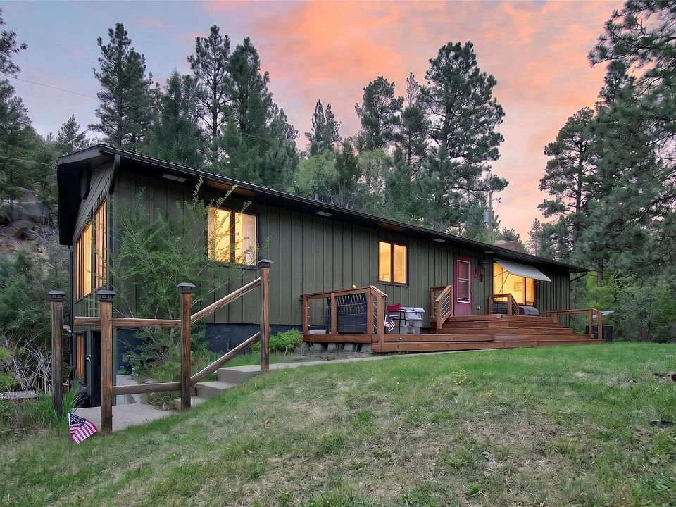 1st image of 28 Pinecrest Loop