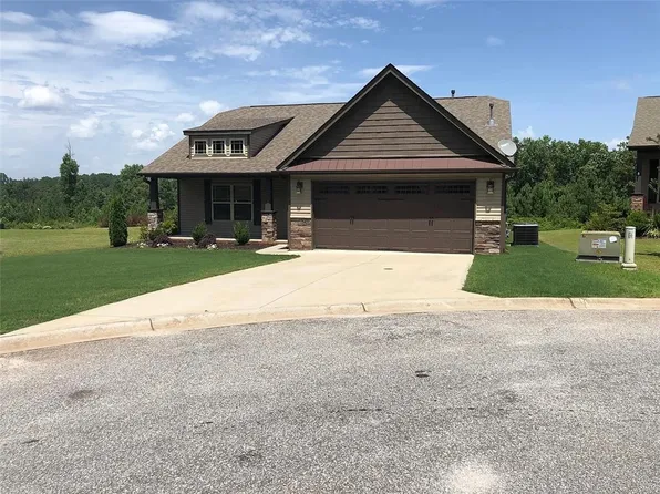 345 S Stonegate Dr, Seneca, SC 29678