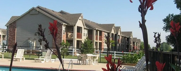 Autumn Brooke Apartments — Photo 3