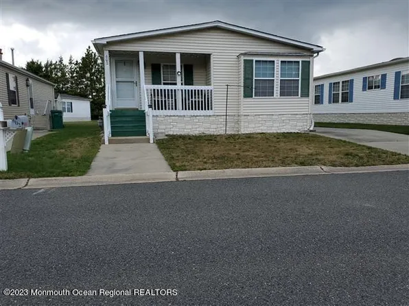 602 Walden Way, Whiting, NJ 08759