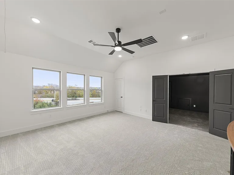 1320 Villanova Ln — Photo 23