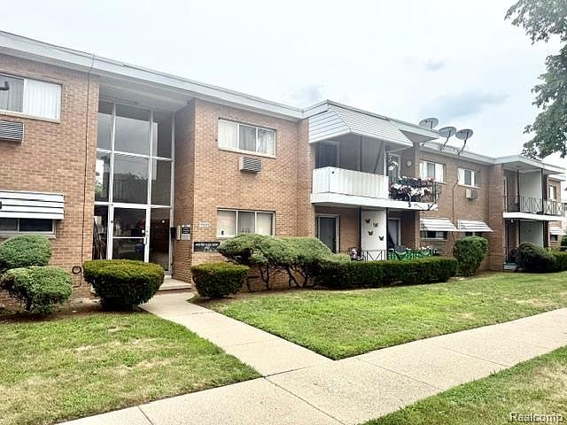 1st image of 17121 Redford St APT 212