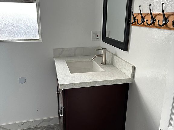 4th image of 612 1/2 Russell Ave