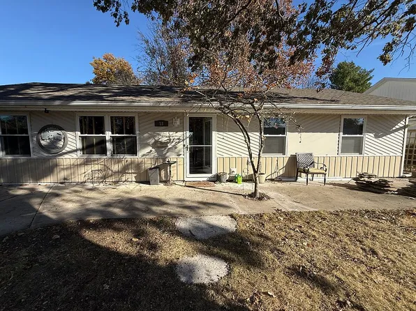 18 Merrygrove Dr, Jacksonville, IL 62650