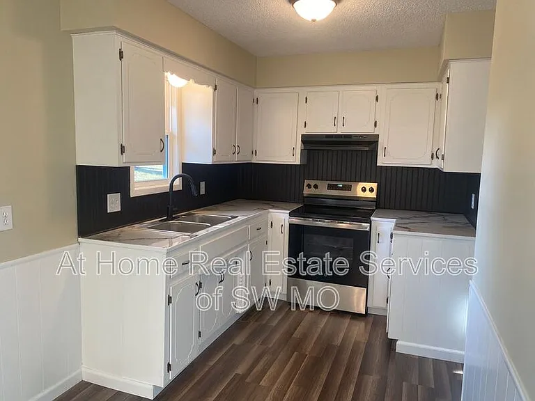 2428 W Phelps St — Photo 6