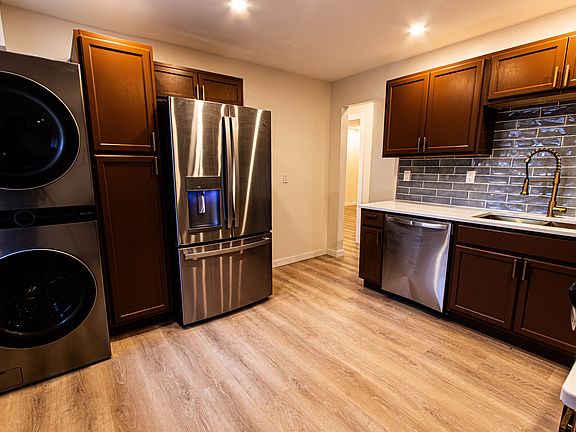 3rd image of 1233 S Saint James Blvd Unit B