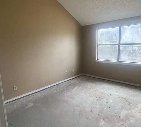 5th image of 2140 Pearl St APT 203