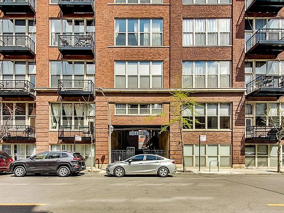 2nd image of 1500 W Monroe St Unit 603