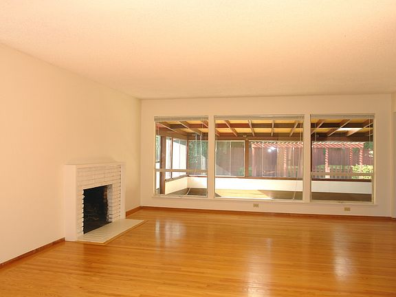 3rd image of 3535 Notre Dame Dr