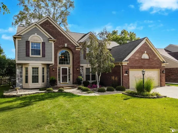 843 Regents Park Dr, Monroe, MI 48161