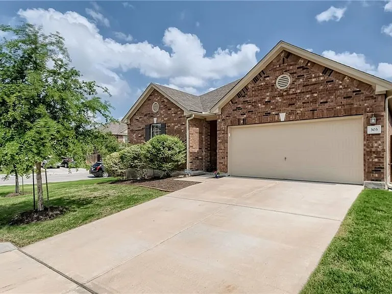 303 White River Dr — Photo 2
