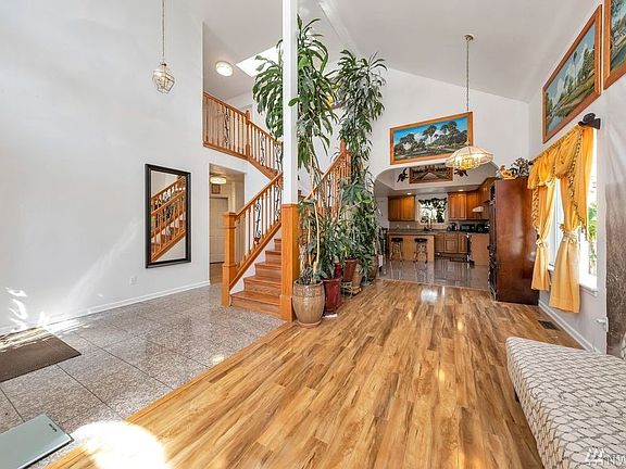 5th image of 2640 S 125th Ct