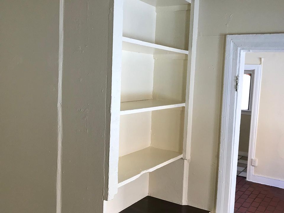 2nd image of 1310 1/2 E 21st St APT C