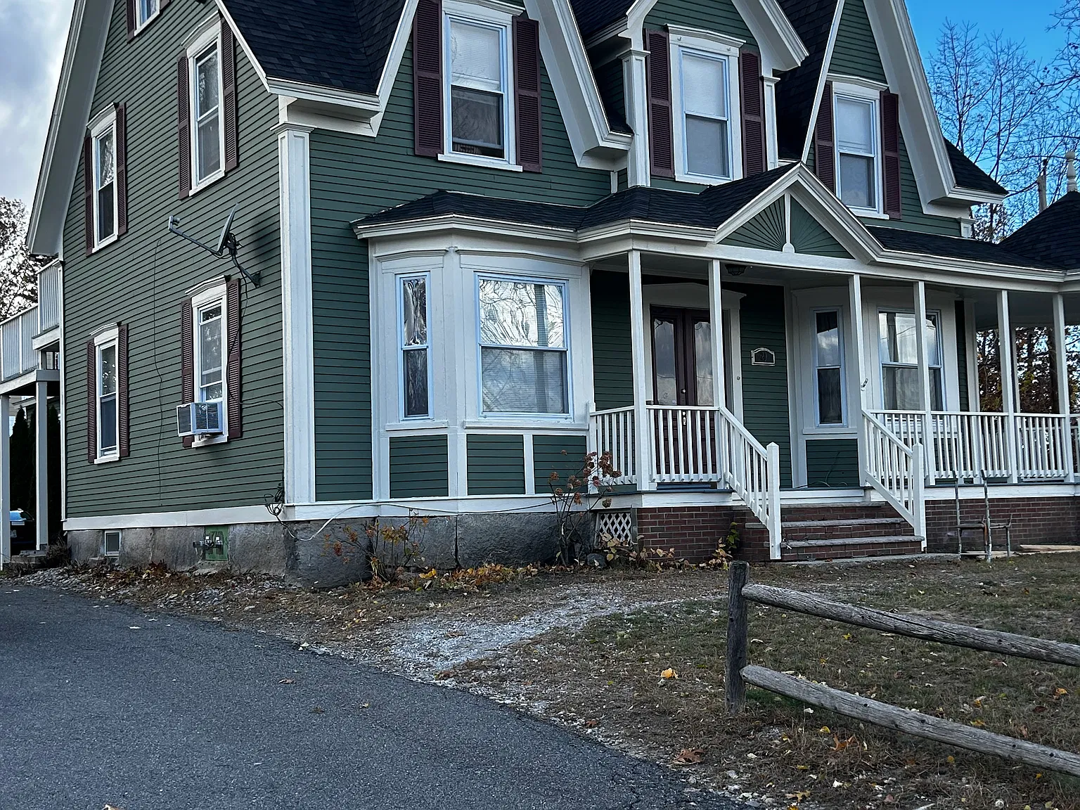 2 bed, 900 sqft, $2,100 — Photo 1