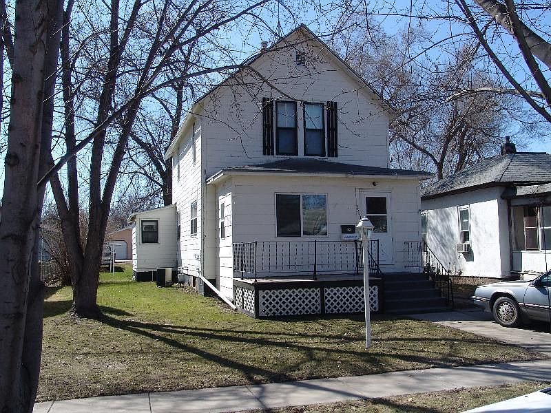 1st image of 631 Beach Ave SE
