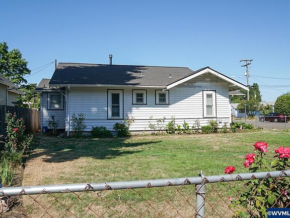 4th image of 129 Oak St