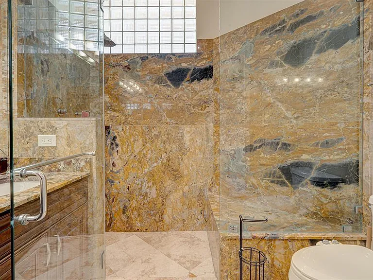 8410 Brussels Way — Photo 22