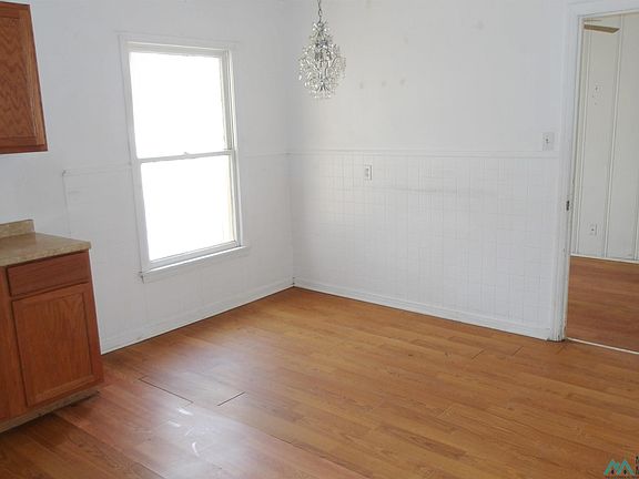 5th image of 606 E Yucca Dr