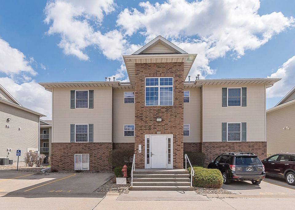 1st image of 40 Cherry Ct APT 2