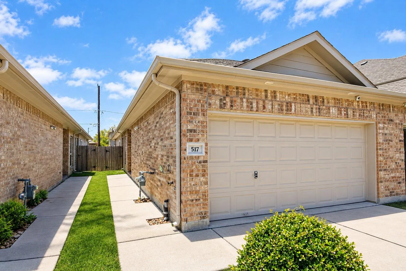2 bed, 2.0 bath, 1192 sqft, $1,800 — Photo 4