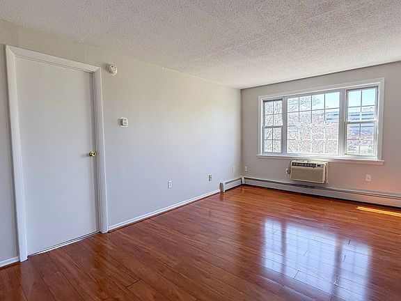 5th image of 322 Hudson St APT C5