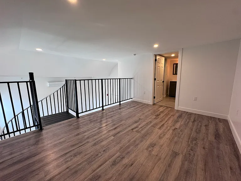 84 Main St #5 — Photo 12