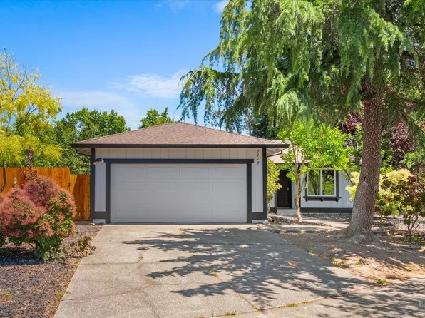 2772 Rochele St, Santa Rosa, CA 95403