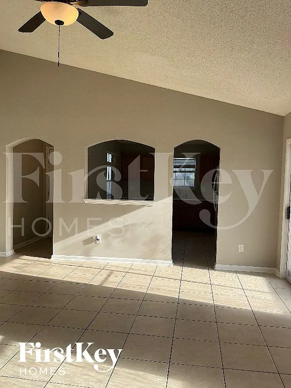 3 bed, 2.0 bath, 1268 sqft, $2,170 — Photo 4