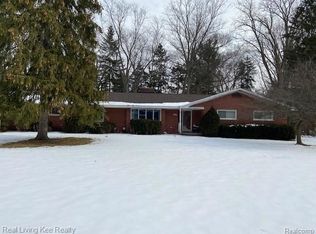 52824 Antoinette Ct, Shelby Township, MI 48316