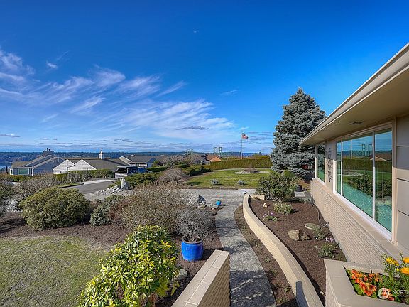 3rd image of 1261 S Fernside Drive