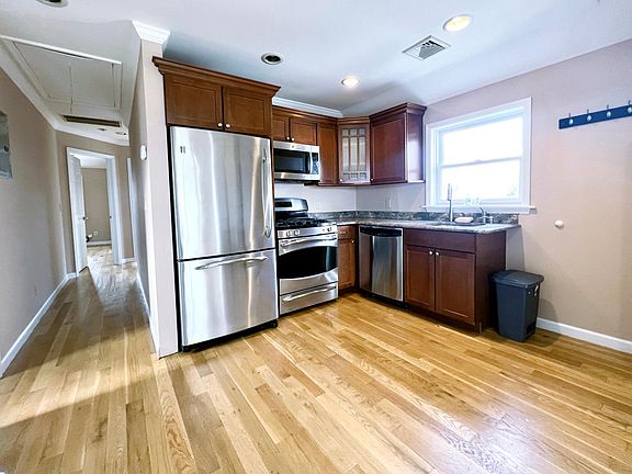 2nd image of 258A Longstreet Ave Floor 3