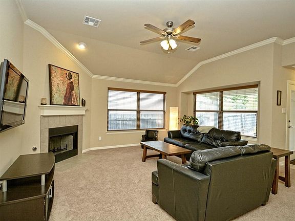 4th image of 1015 Dogwood Trl