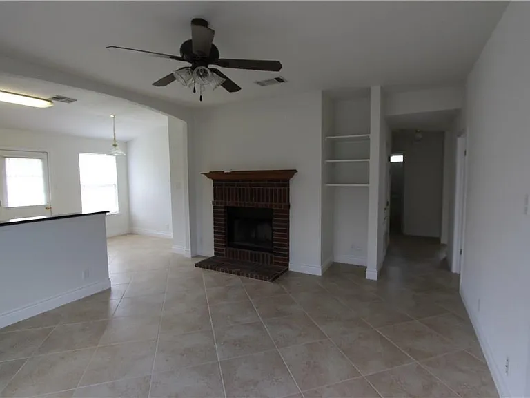 215 Jennifer Ln — Photo 7
