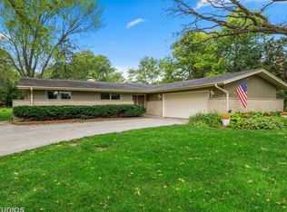 10S106 Clarendon Hills Rd, Hinsdale, IL 60527