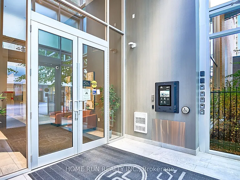 40 Nepean St #2703 — Photo 40