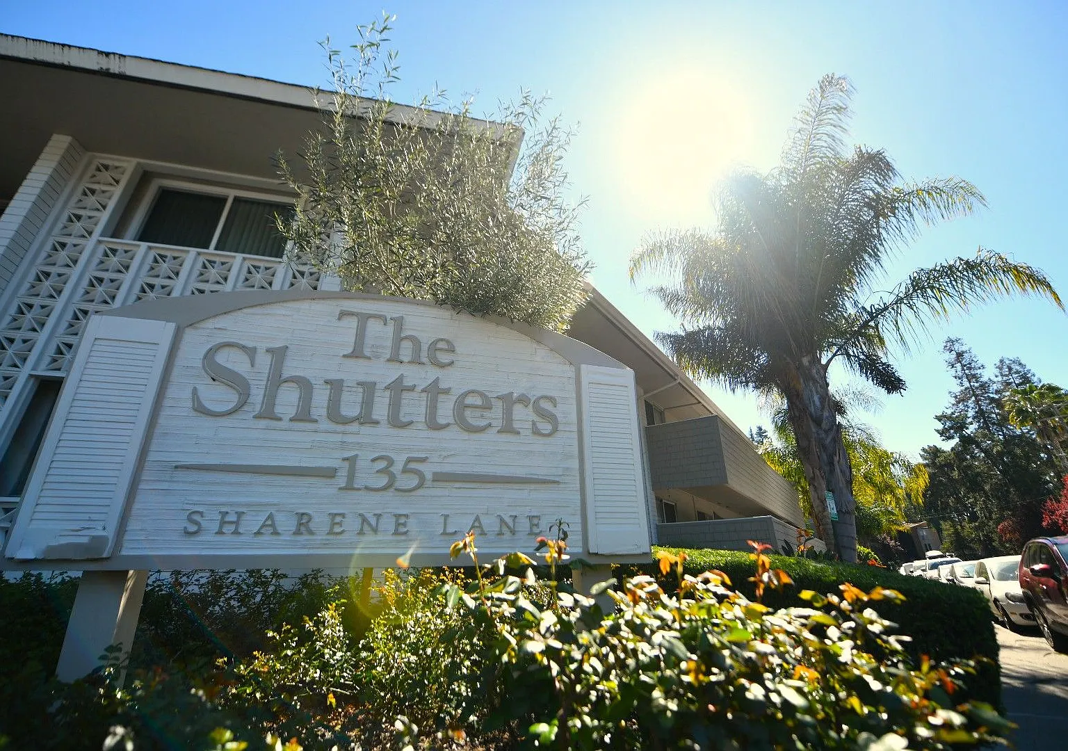 1p717 - Shutters Apartments — Photo 1