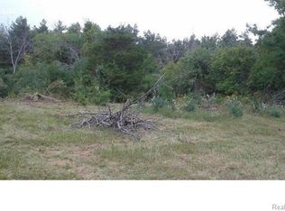 9278 Fenton Rd, Grand Blanc, MI 48439